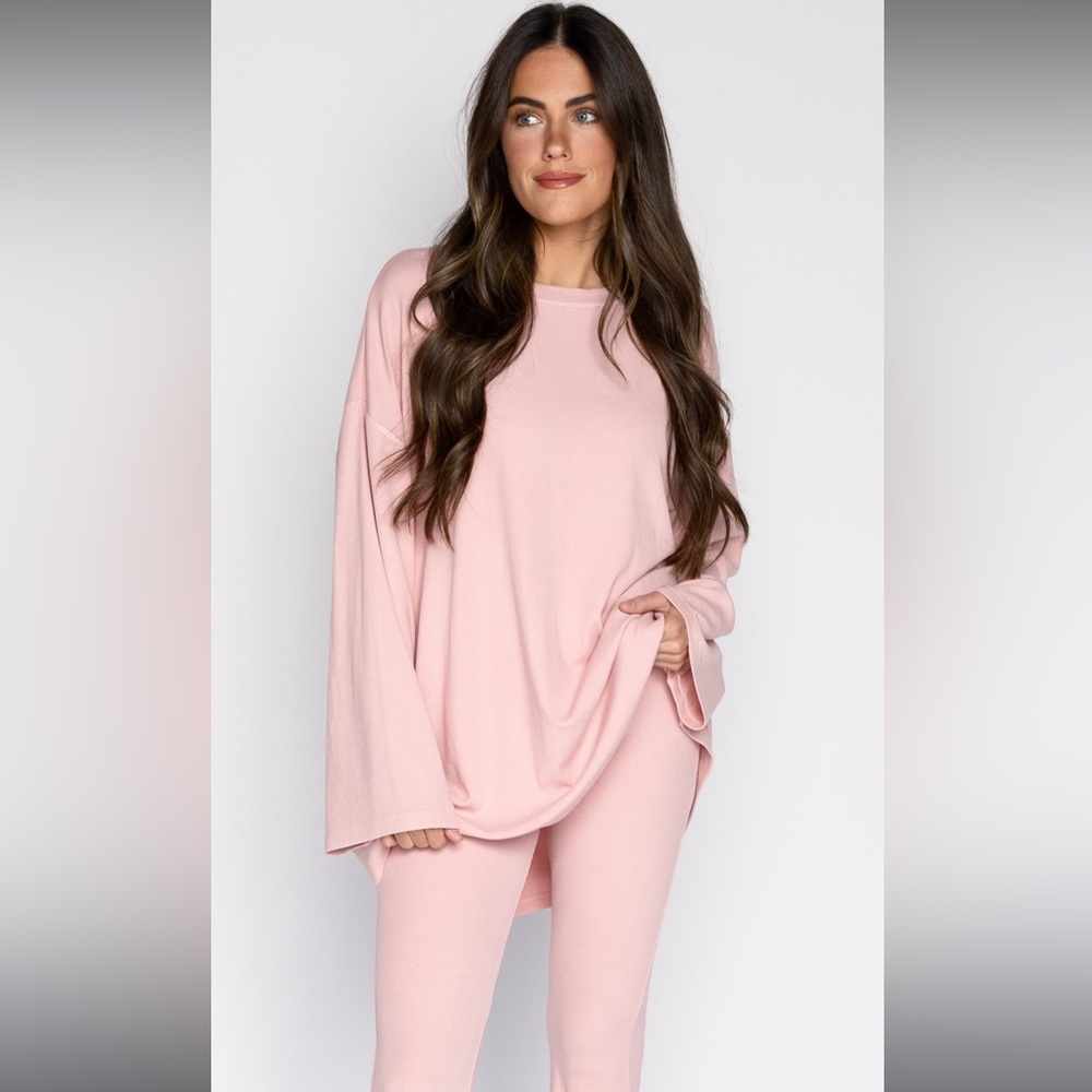 The Foxy Kind All Weekend Long Pant Set Long Sleeve
Perfect Pink
Sold Out Online - Picture 2 of 5